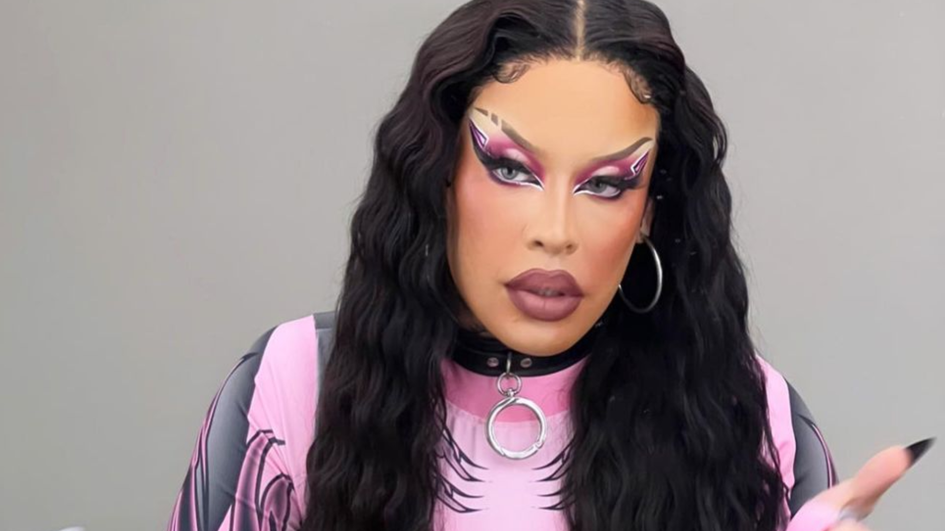Gloria Groove resgata vídeo cantando quando era criança e impressiona celebridades