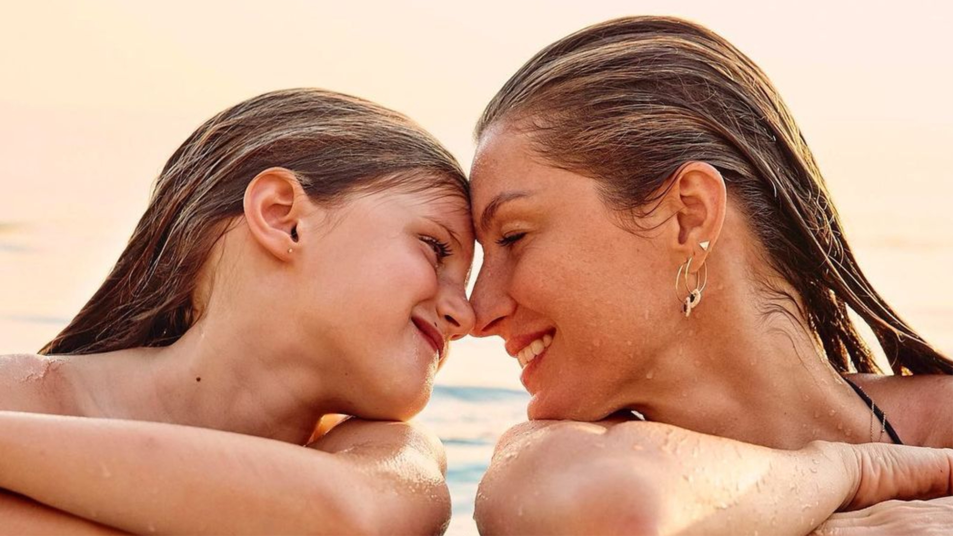 Gisele Bündchen mostra evolução no yoga ao lado da filha, Vivian: ”O tempo voa!”