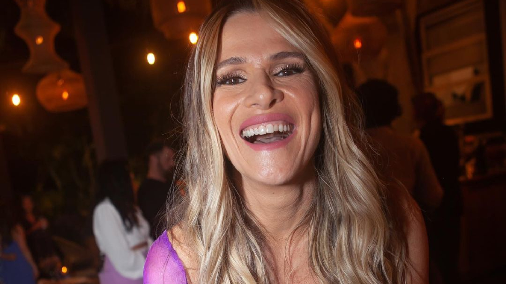 Após completar 50 anos, Ingrid Guimarães surge acabada na cama e brinca: ”Game over”