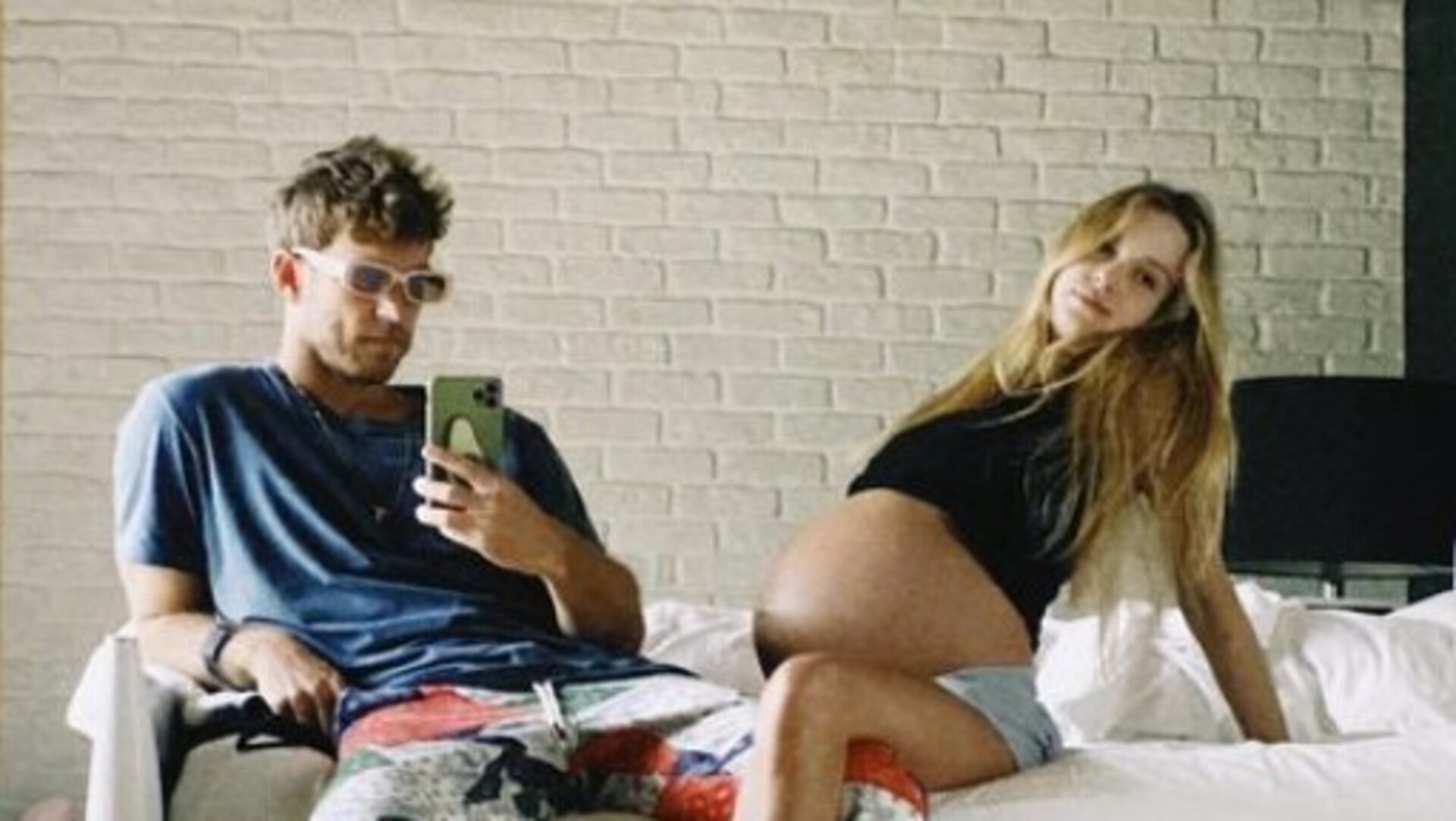 Isabella Scherer celebra 31 semanas de sua gravidez de gêmeos