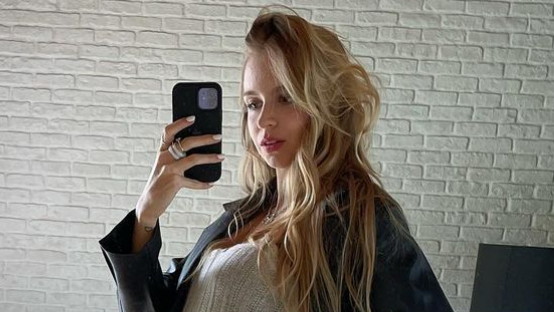 Na reta final da gravidez, Isabella Scherer compartilha foto do ultrassom dos filhos gêmeos