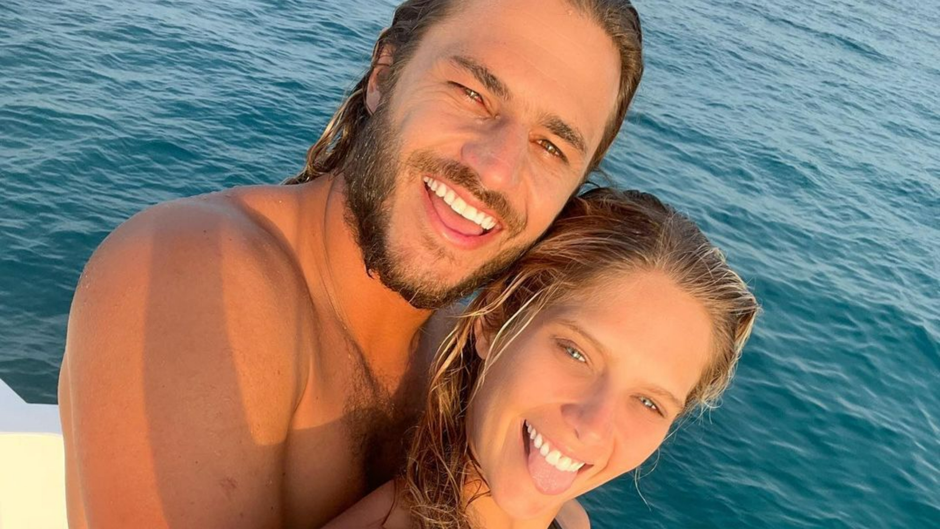 Isabella Santoni surge praticando esporte radical com o namorado, Caio Vaz: ”Inventando moda”