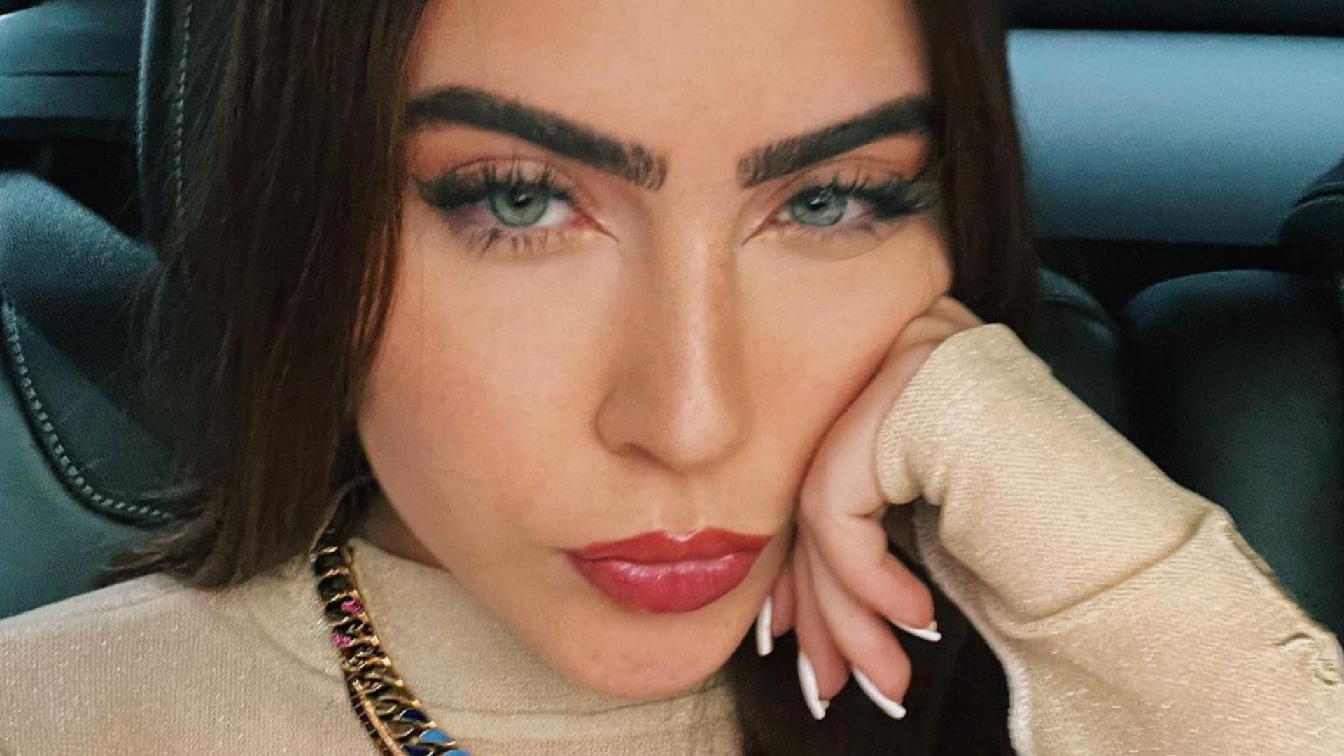 De biquíni vermelho, Jade Picon deixa os fãs babando ao publicar vídeo na praia