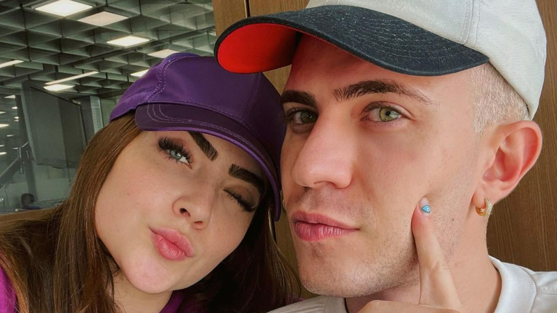Jade Picon se derrete pelo irmão, Leo Picon, ao surgir ao lado dele na praia: ”Amo você!’