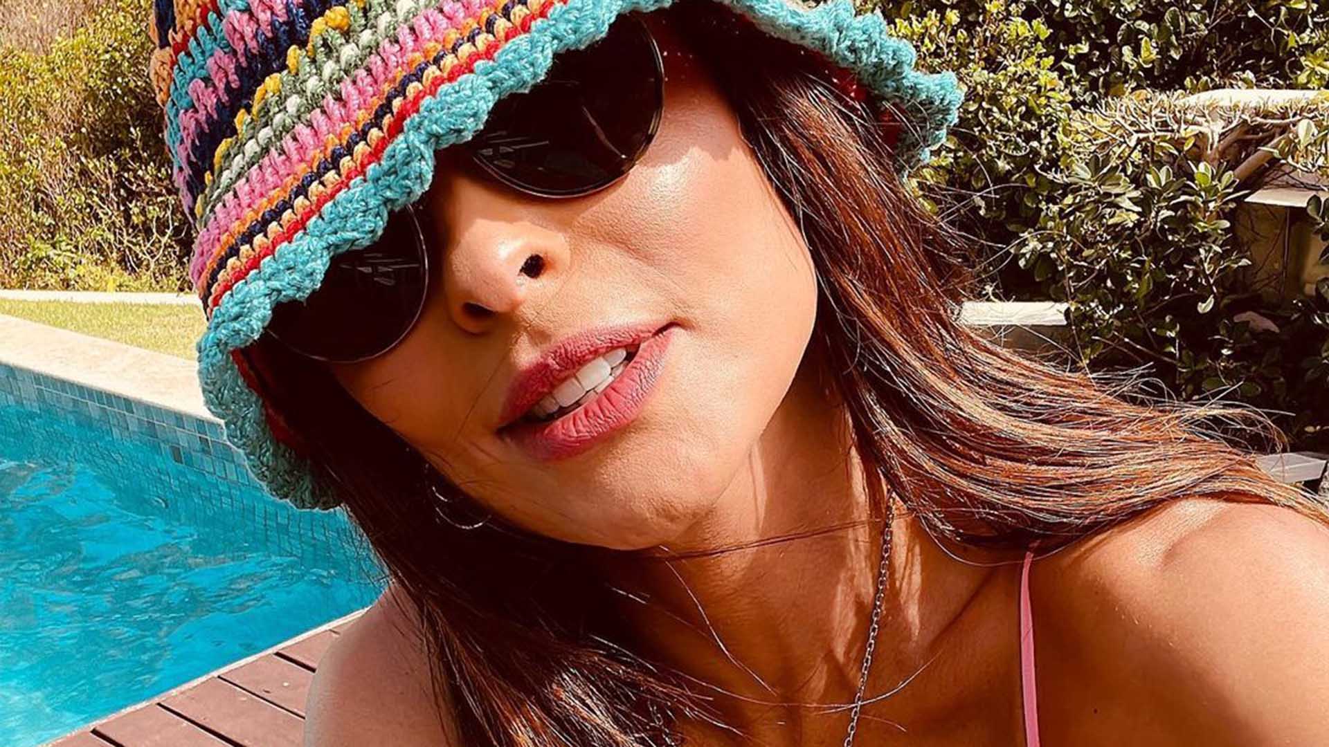 De biquíni, Juliana Paes ostenta corpão em dia na piscina