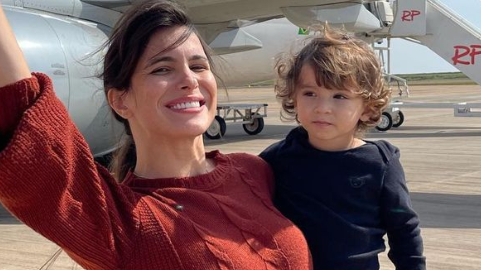 Kamilla Salgado posta selfie com o filho e carinha fofa de Bento rouba a cena