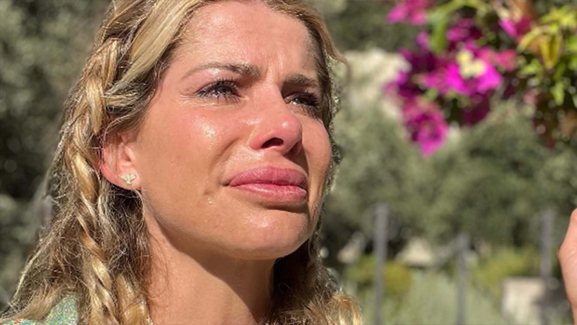 Karina Bacchi surge chorando durante viagem para Jerusalém