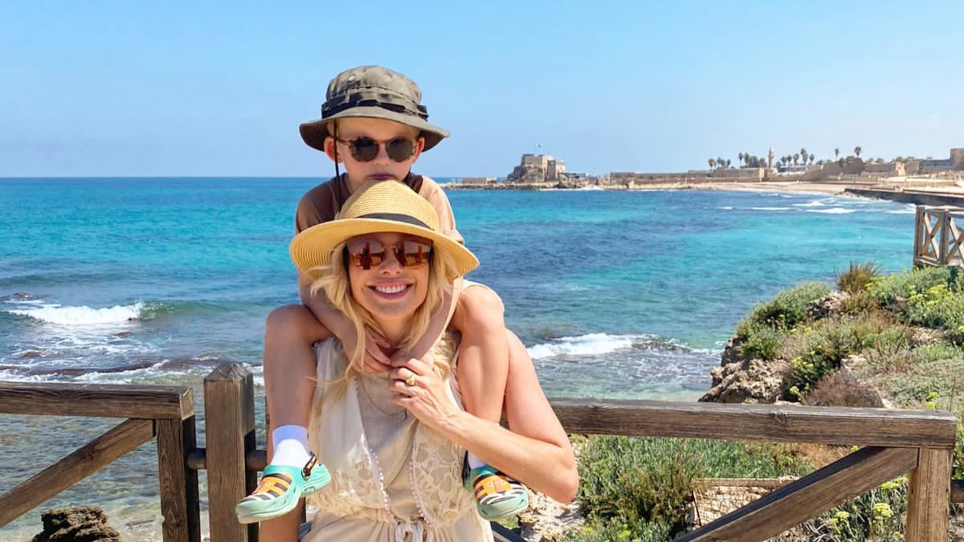Karina Bacchi desembarca em Israel com sua família: ”Que Deus abençoe nossa viagem”