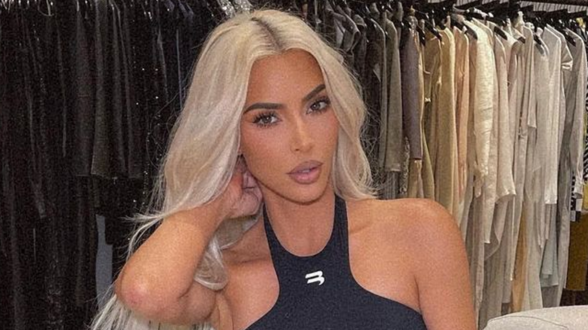 Kim Kardashian publica registros divertidos com os filhos na praia: ”Vida”