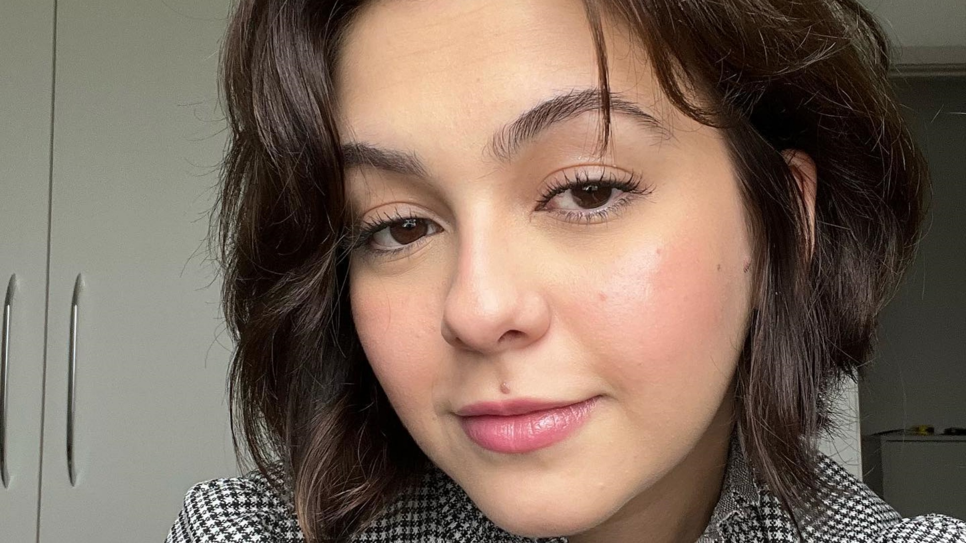 “Estou me cuidando e fazendo acompanhamento psicológico”, diz Klara Castanho ao agradecer mensagens de apoio