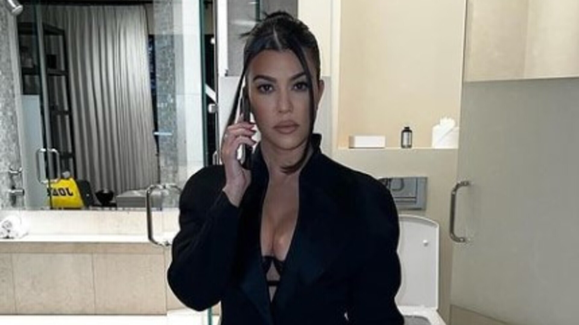 Kourtney Kardashian compartilha foto de quando tinha 15 anos