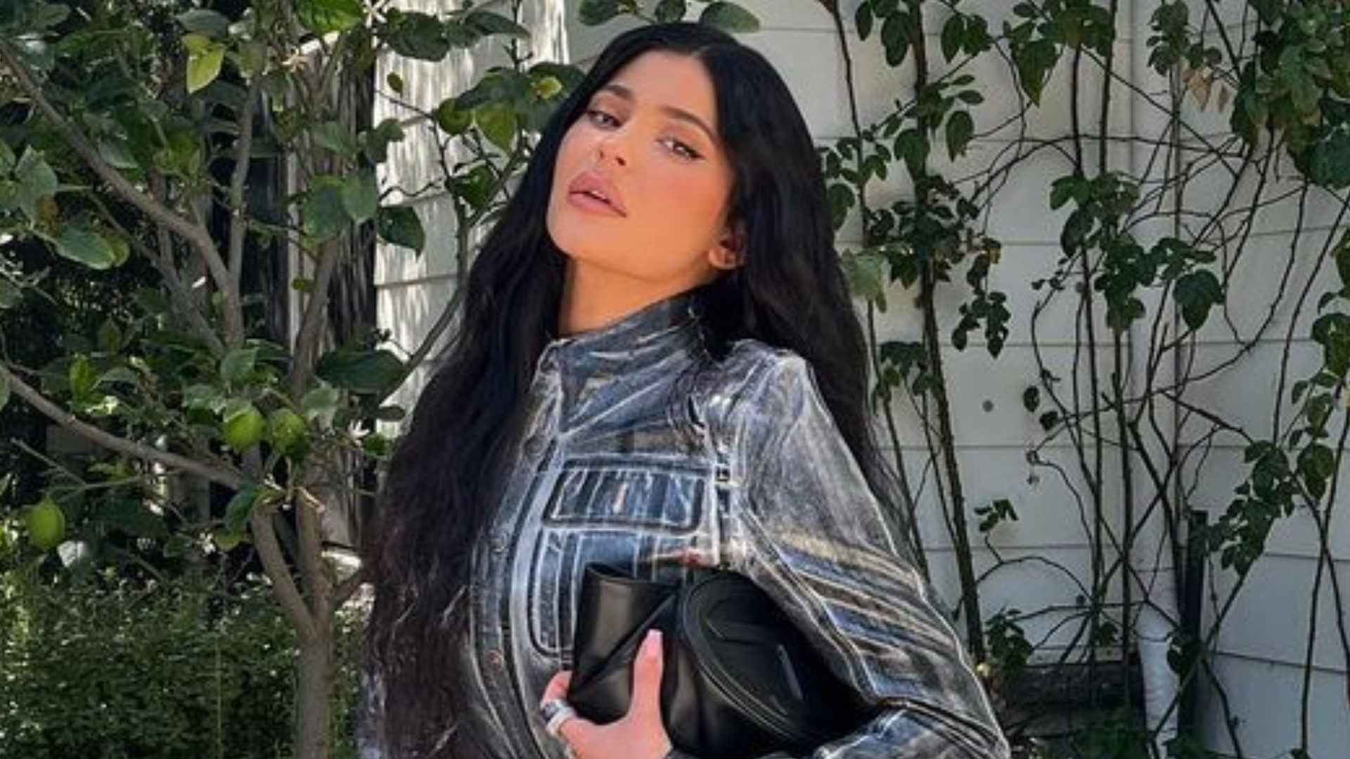 Kylie Jenner exibe momento de carinho com os filhos e encanta os fãs