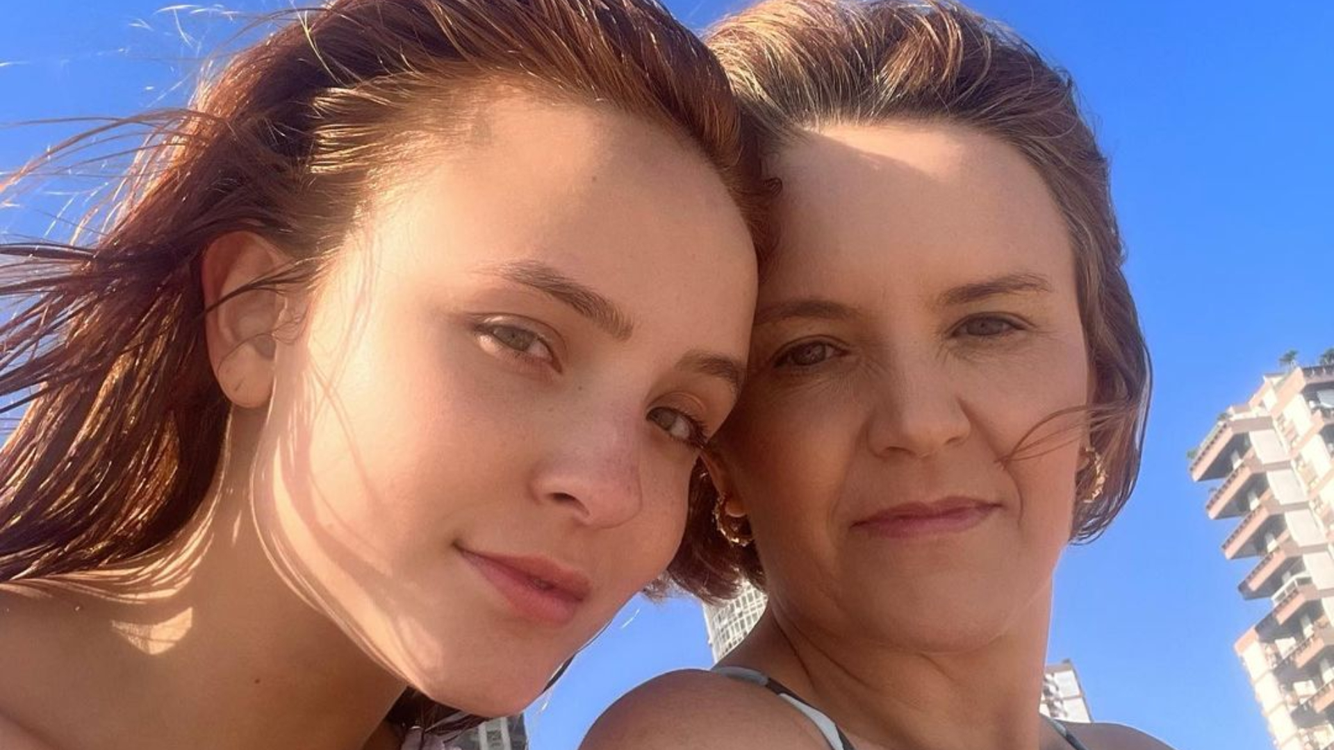 Mãe de Larissa Manoela vira dublê da filha em Além da Ilusão