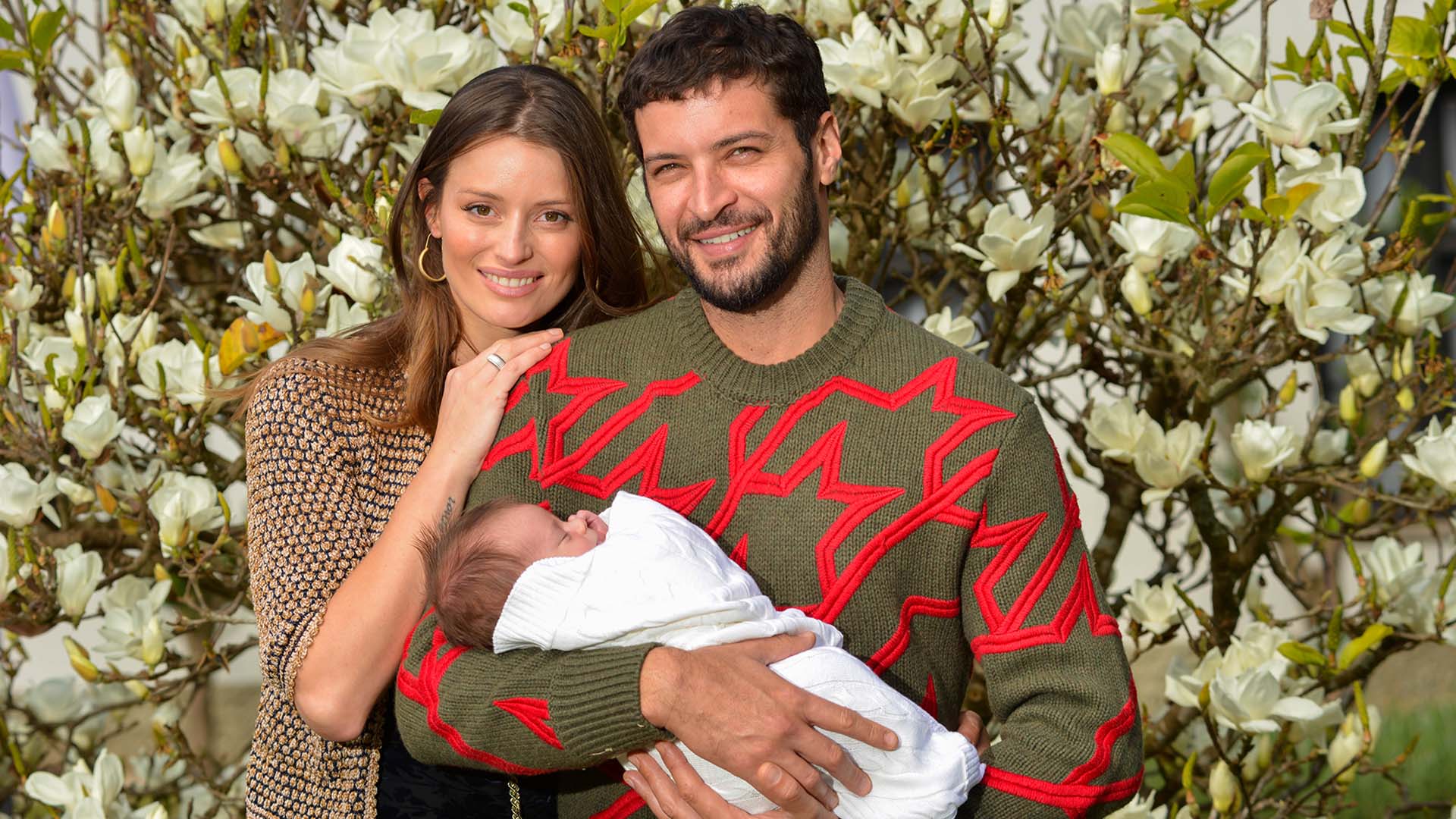 Leandro Lima e Flávia Lucini apresentam o filho, Toni