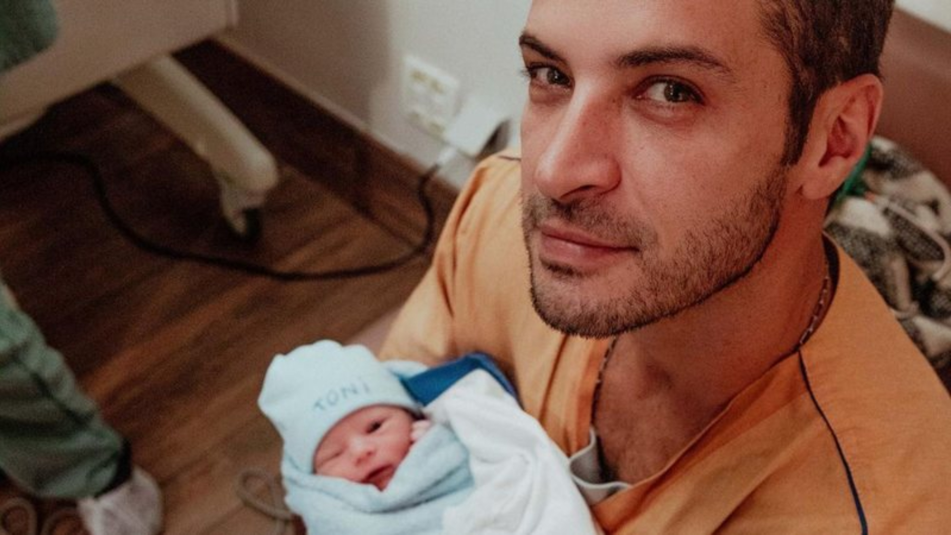 Leandro Lima explode o fofurômetro ao mostrar o filho de 1 mês interagindo com o gatinho da família