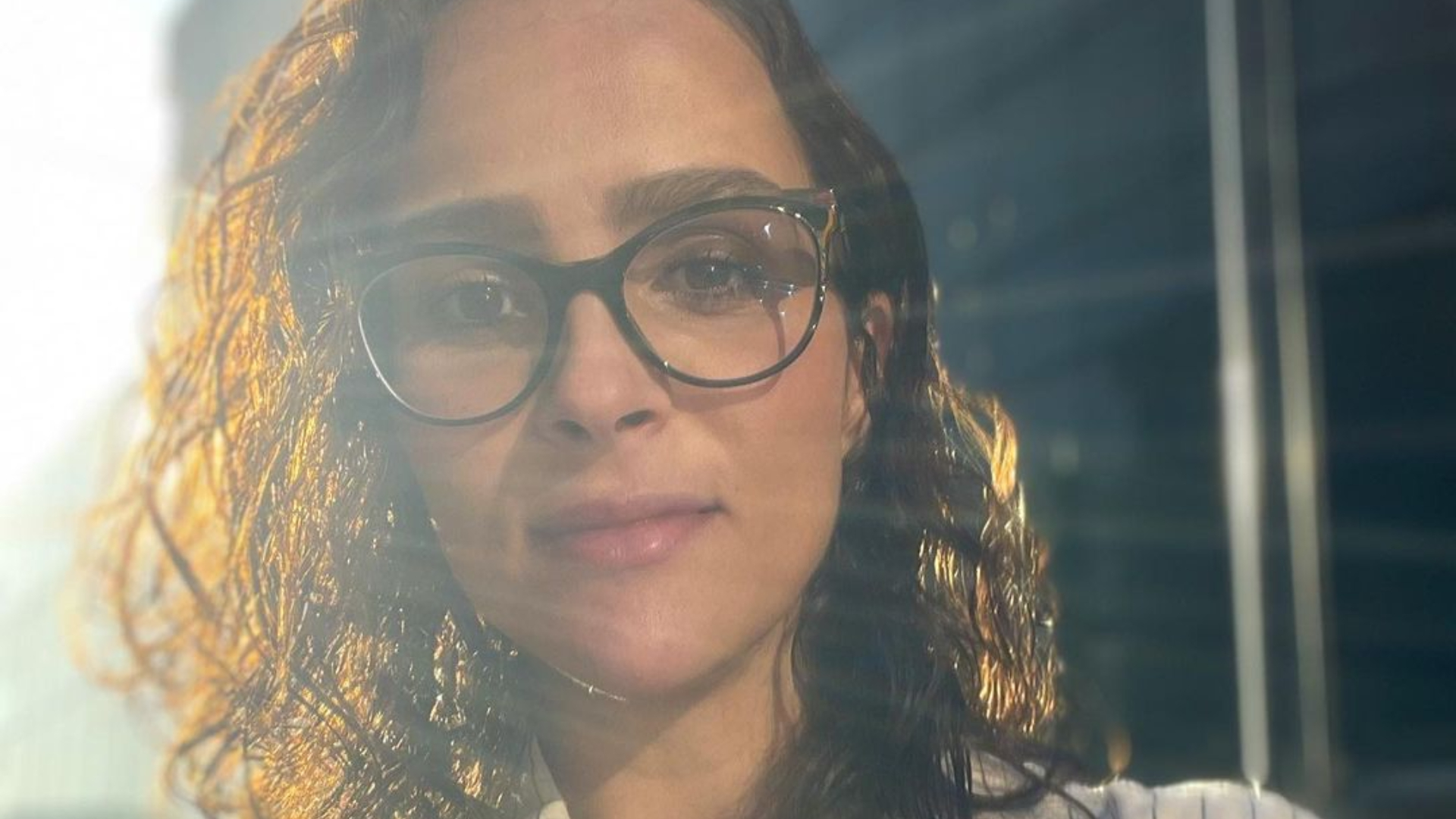 Com linda e inédita foto da filha, Leticia Cazarré agradece carinho do público