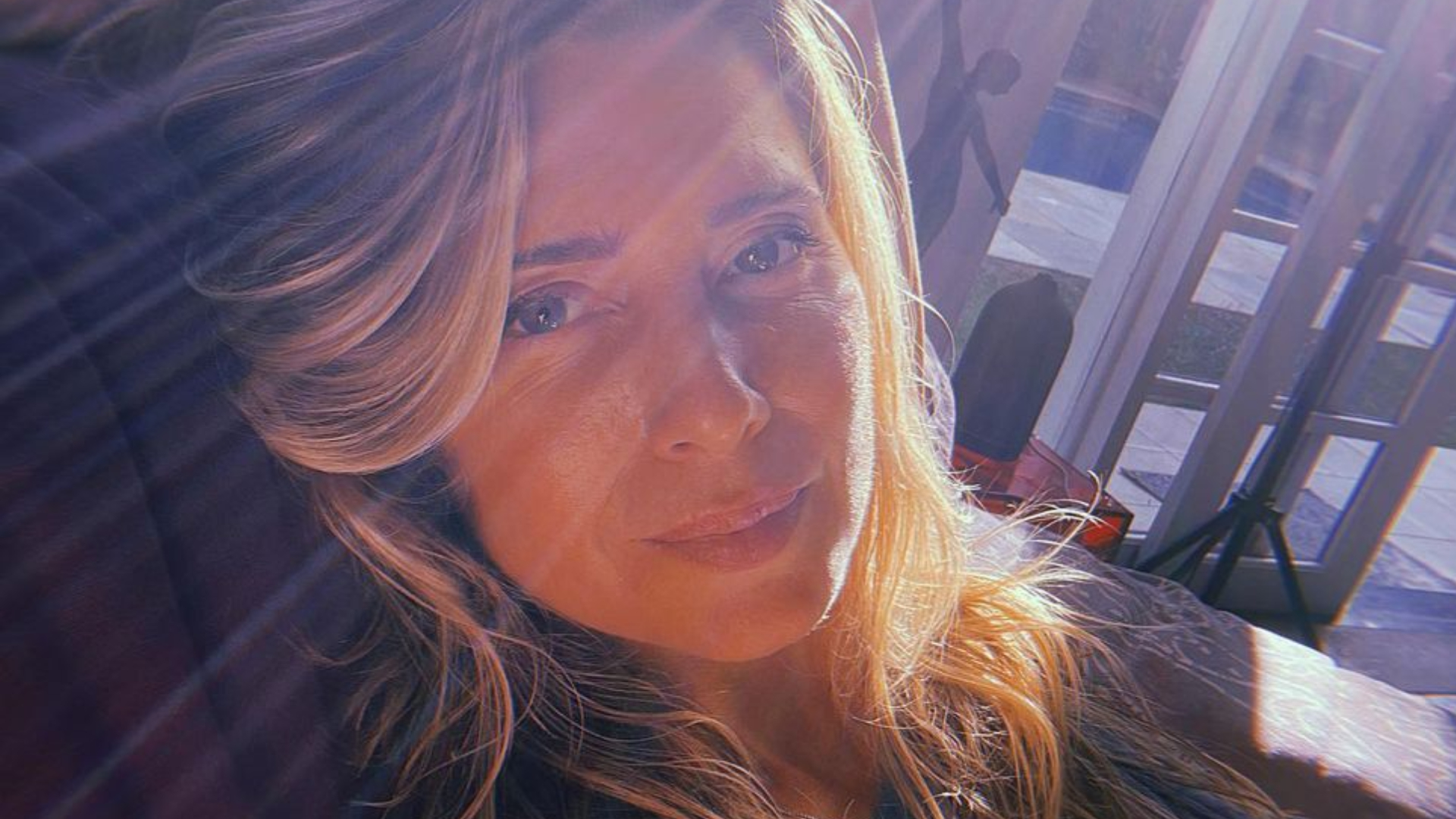 De biquíni, Letícia Spiller ostenta corpão ao curtir dia de praia: ”Perfeição define”