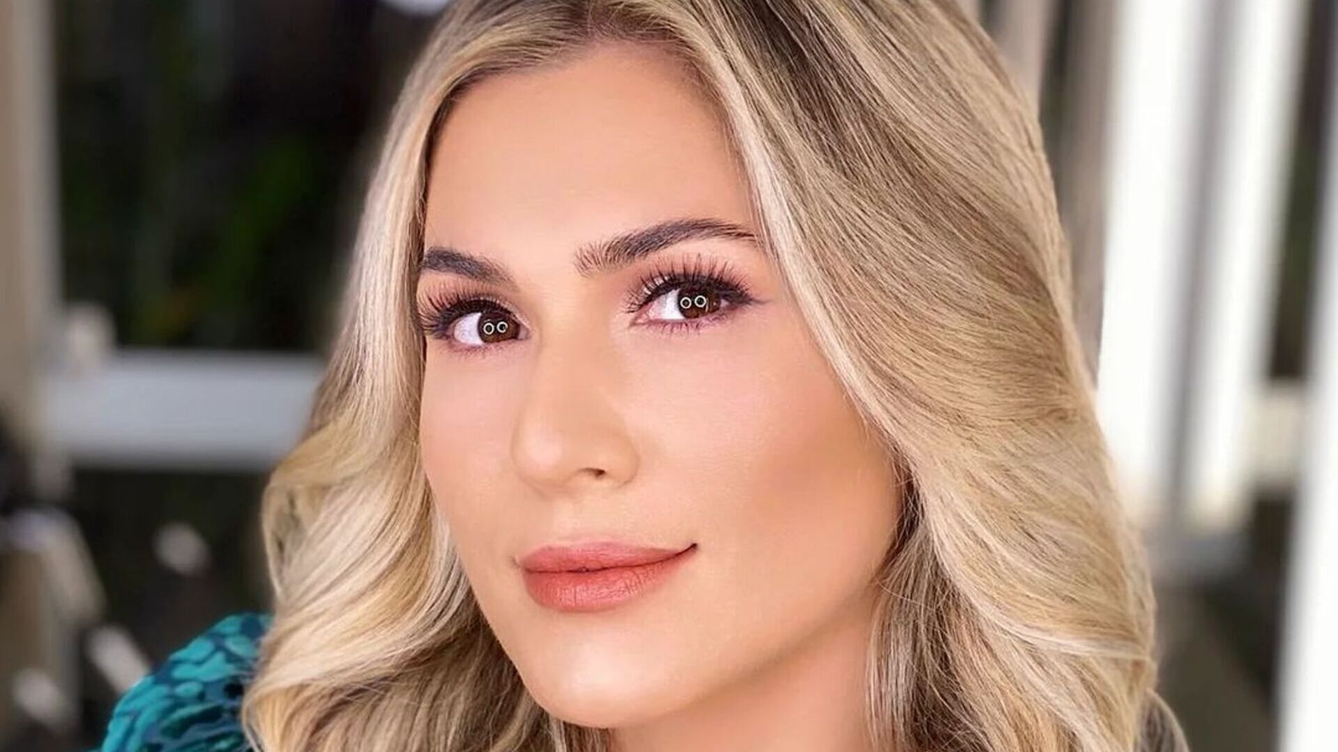 Lívia Andrade choca ao aparecer com o cabelo curtíssimo: ”Não acredito”