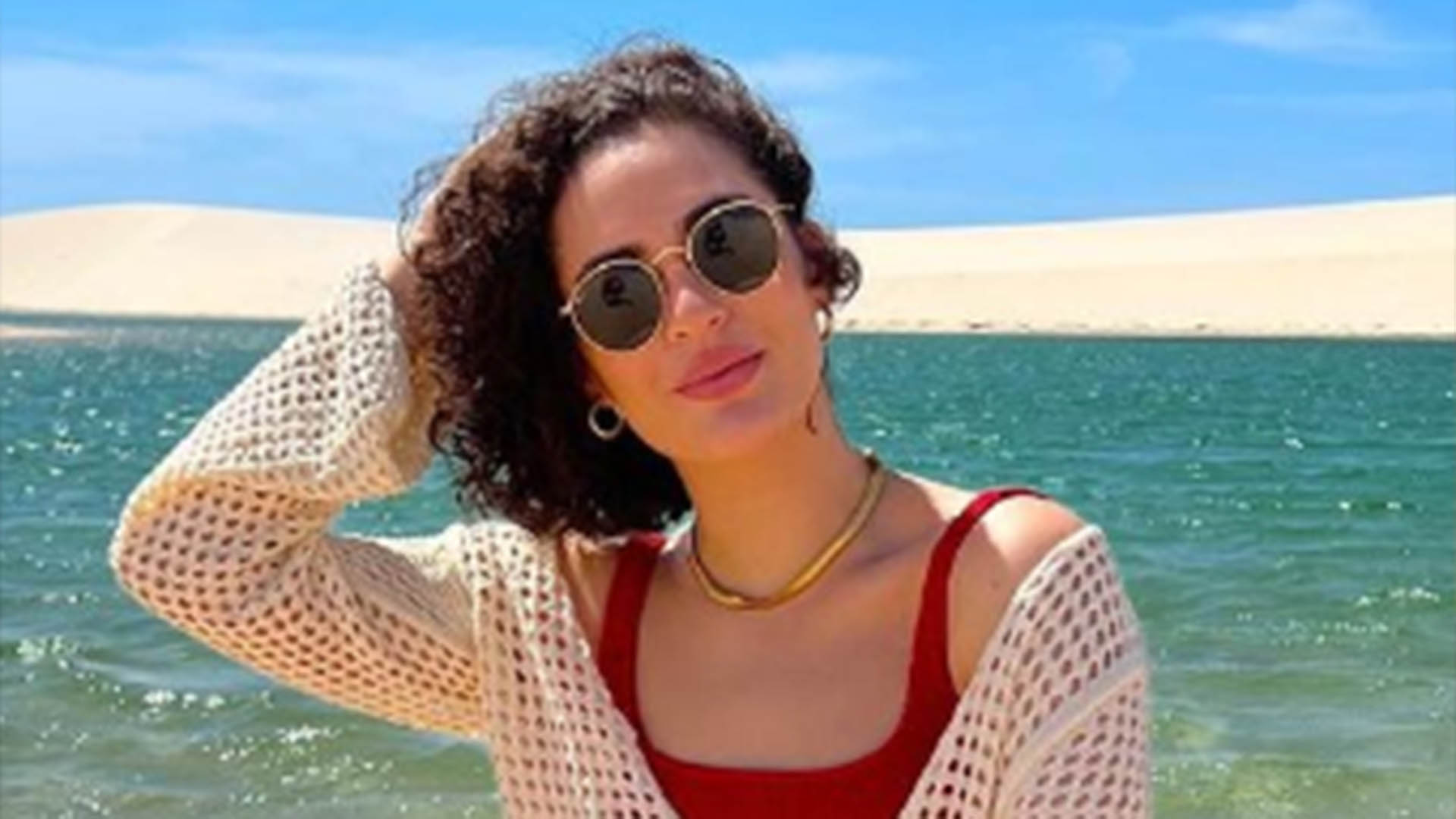 Lívian Aragão surge de biquíni vermelho ao curtir os Lençóis Maranhenses