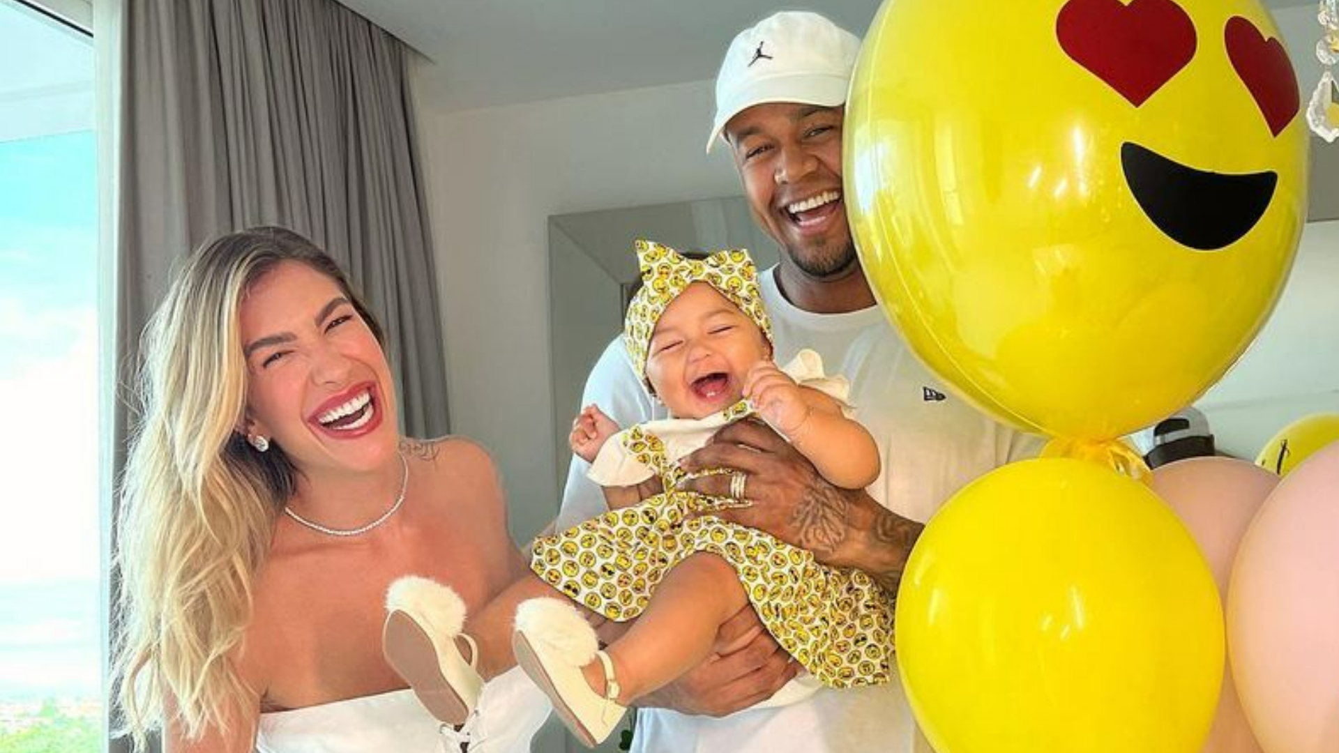 Lore Improta e Léo Santana se derretem ao flagrar reação engraçada da filha com o beijo do casal