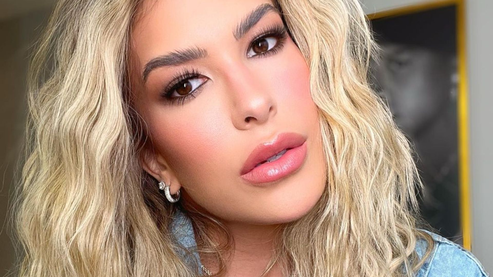 Lore Improta impressiona seguidores ao posar com look fashionista: “Perfeita”