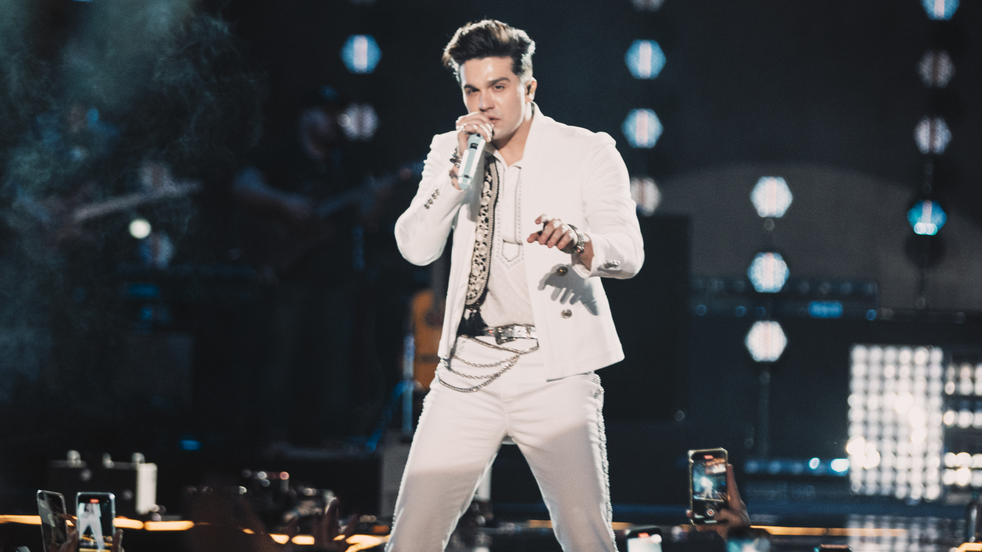 Luan Santana estreia Luan City Festival com participações de Murilo Huff, Diego e Victor Hugo e Matheus Fernandes
