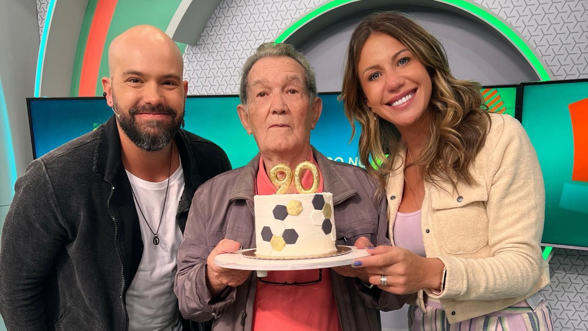 Bárbara Coelho mostra bastidores do ‘Esporte Espetacular’ em homenagem a Léo Batista