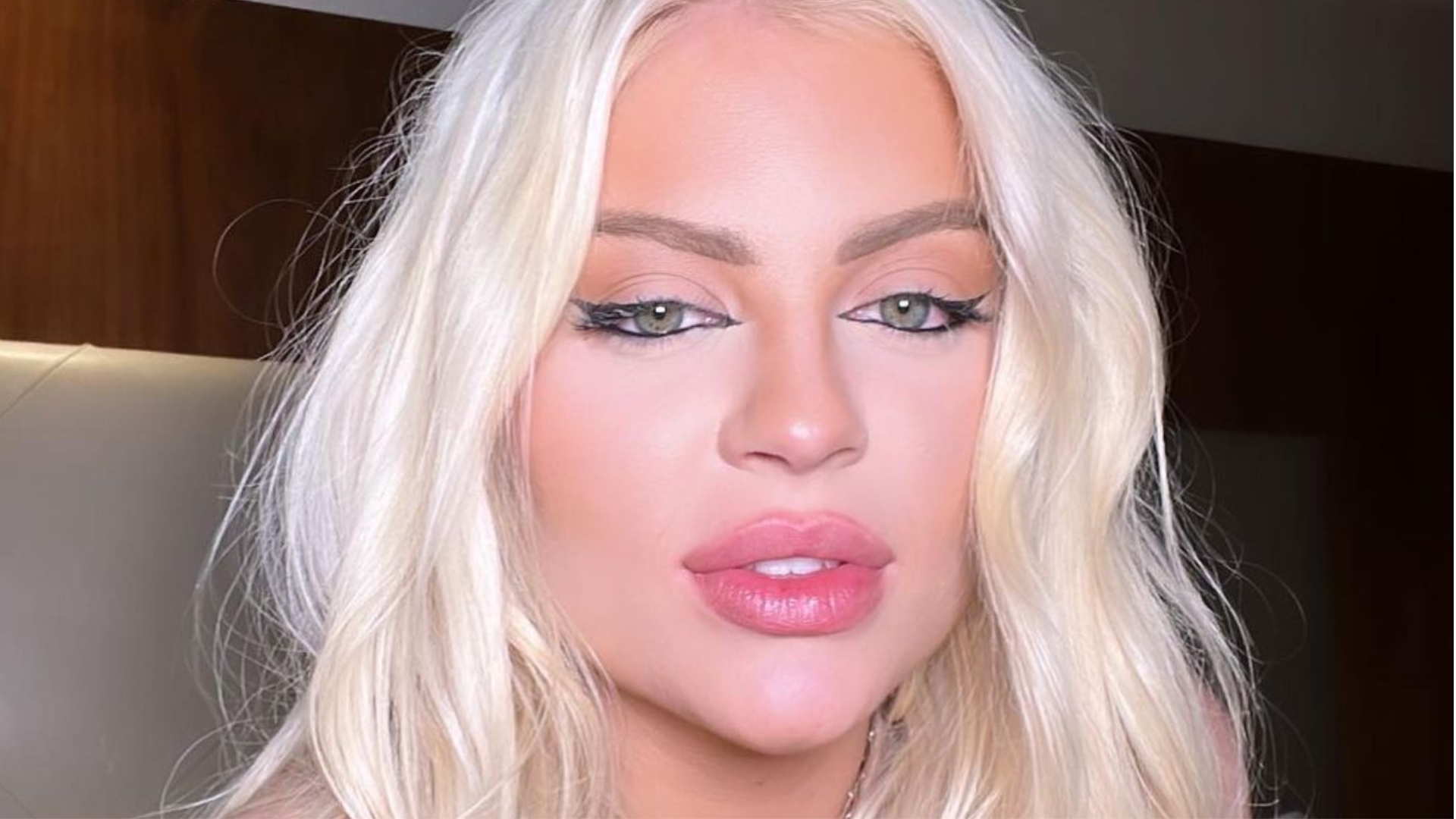 Luísa Sonza rouba a cena ao surgir sem roupa em fotos na cama com suas pets