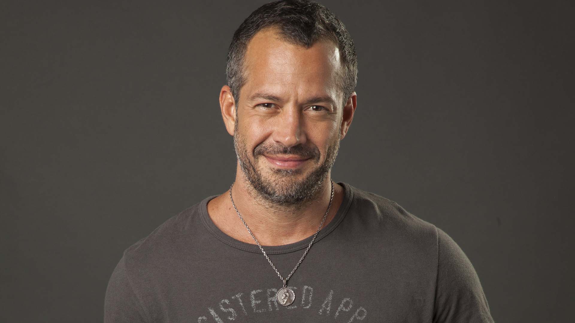 Malvino Salvador revela que Guilherme Leicam colocou a língua em cena de beijo em novela