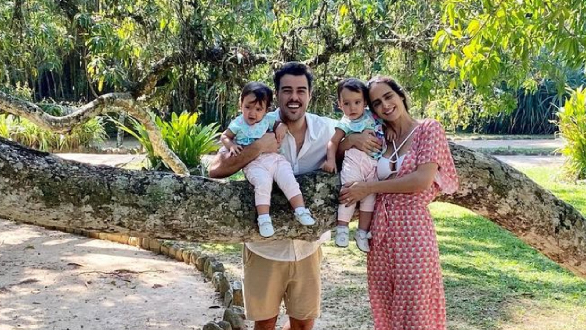 Marcella Fogaça visita o Jardim Botânico com a família e se declara: ”Meus pilares”