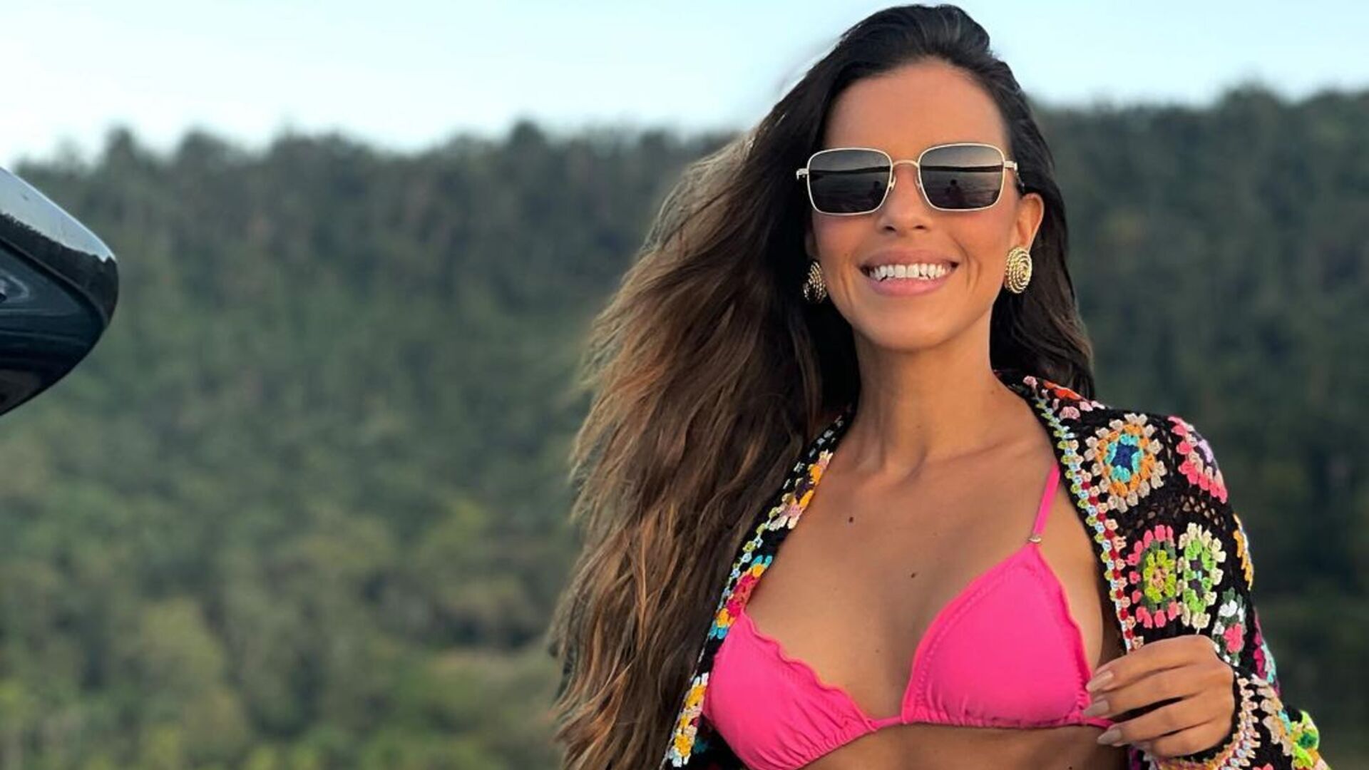 De biquíni, Mariana Rios exibe barriga negativa impressionante