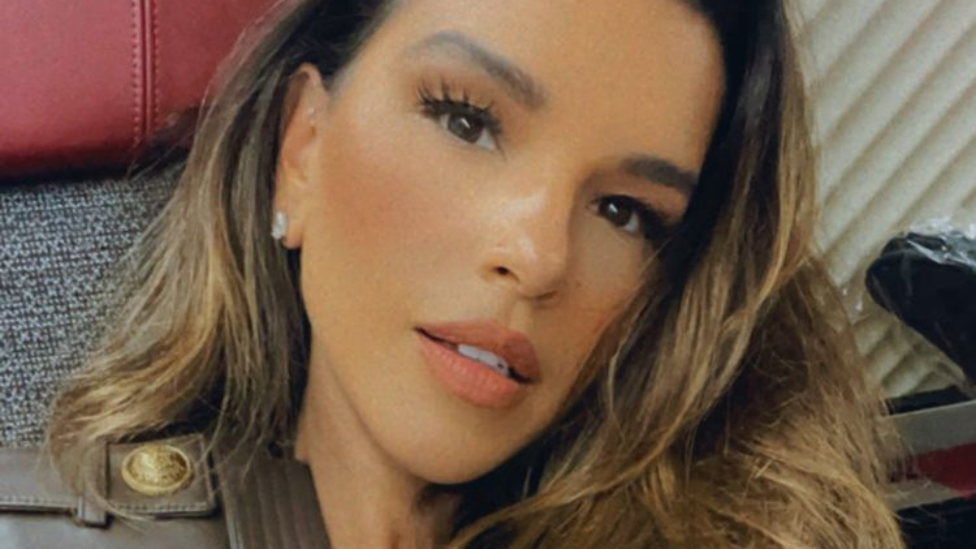 Em foto ousada, Mariana Rios cobre seu corpo com um ursinho de pelúcia e deixa a web babando