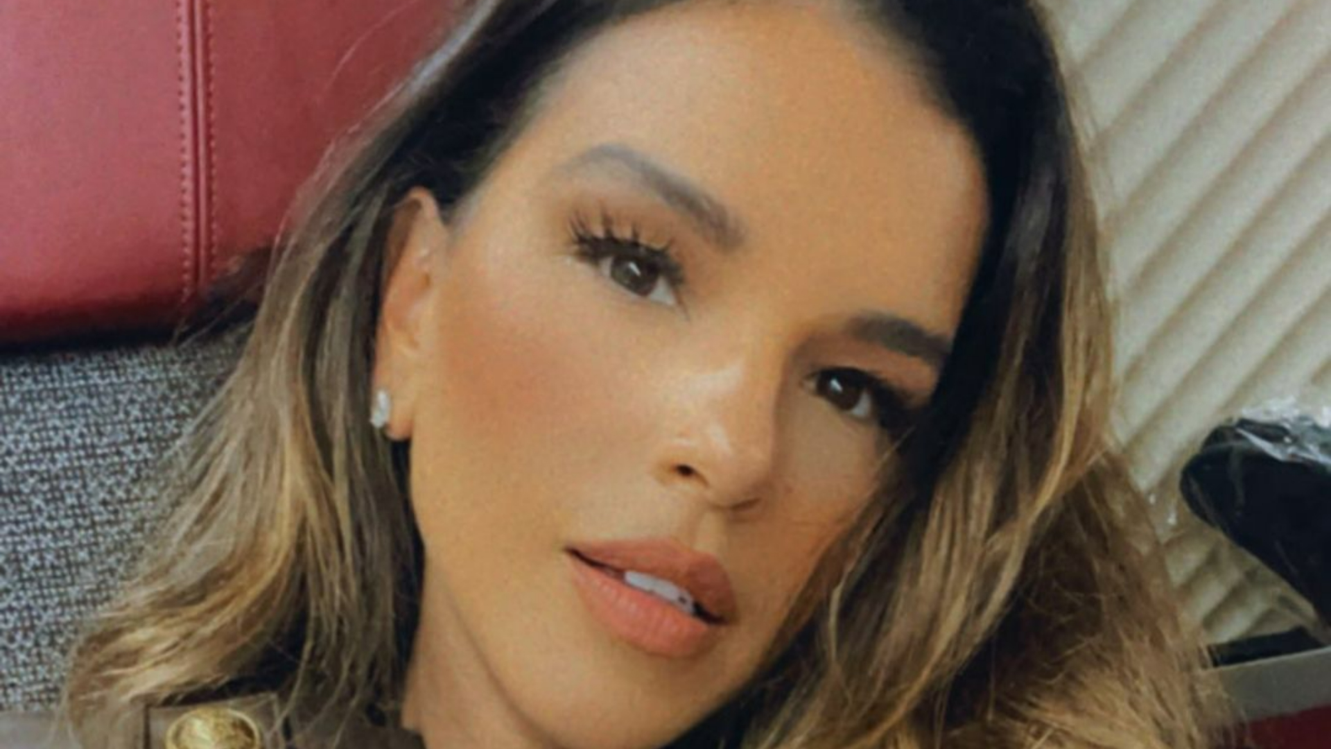 Mariana Rios arranca elogios da web ao surgir usando calcinha fio dental: ”Linda demais!”