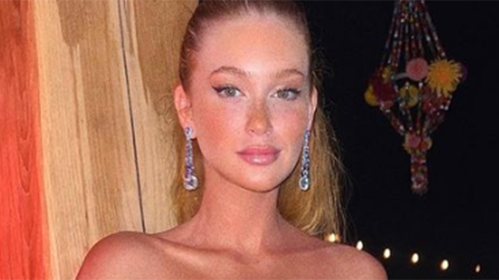 De maiô laranja, Marina Ruy Barbosa rouba a cena em praia na Grécia