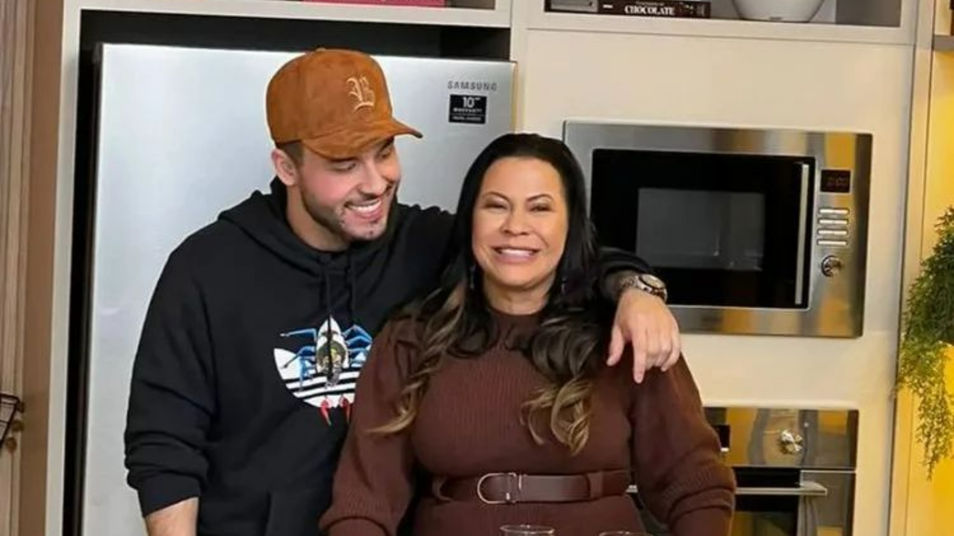 Ruth Dias, mãe de Marília Mendonça, revela que conheceu nova namorada de Murilo Huff