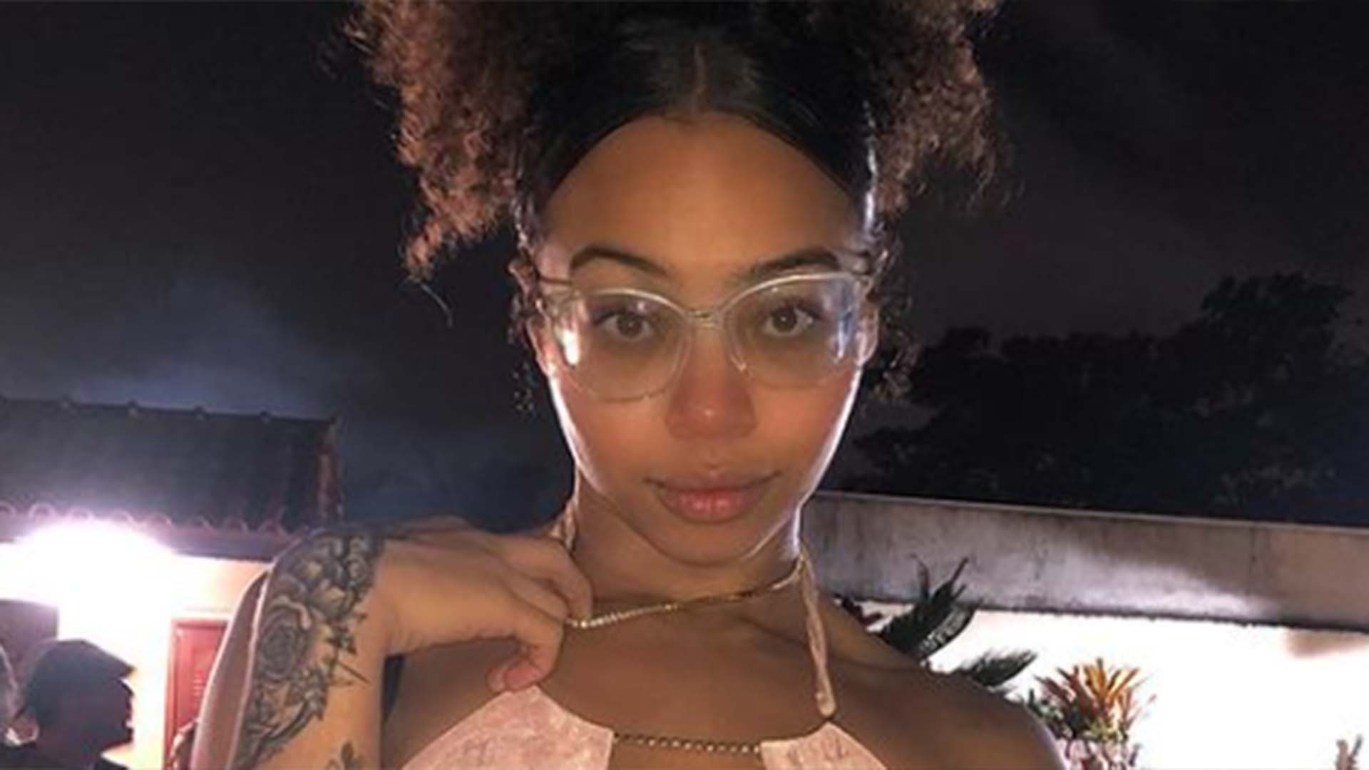 Filha de Dudu Nobre e Adriana Bombom revela tatuagem em local discreto