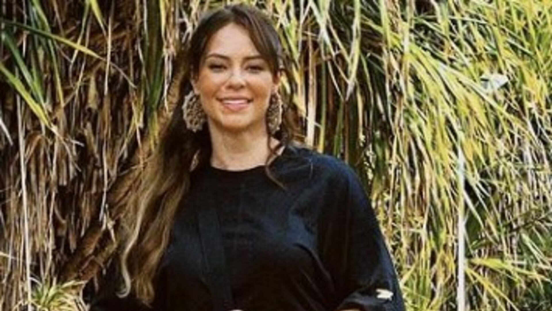 Nos bastidores de Cara e Coragem, Paolla Oliveira esbanja alegria em vídeo dançando