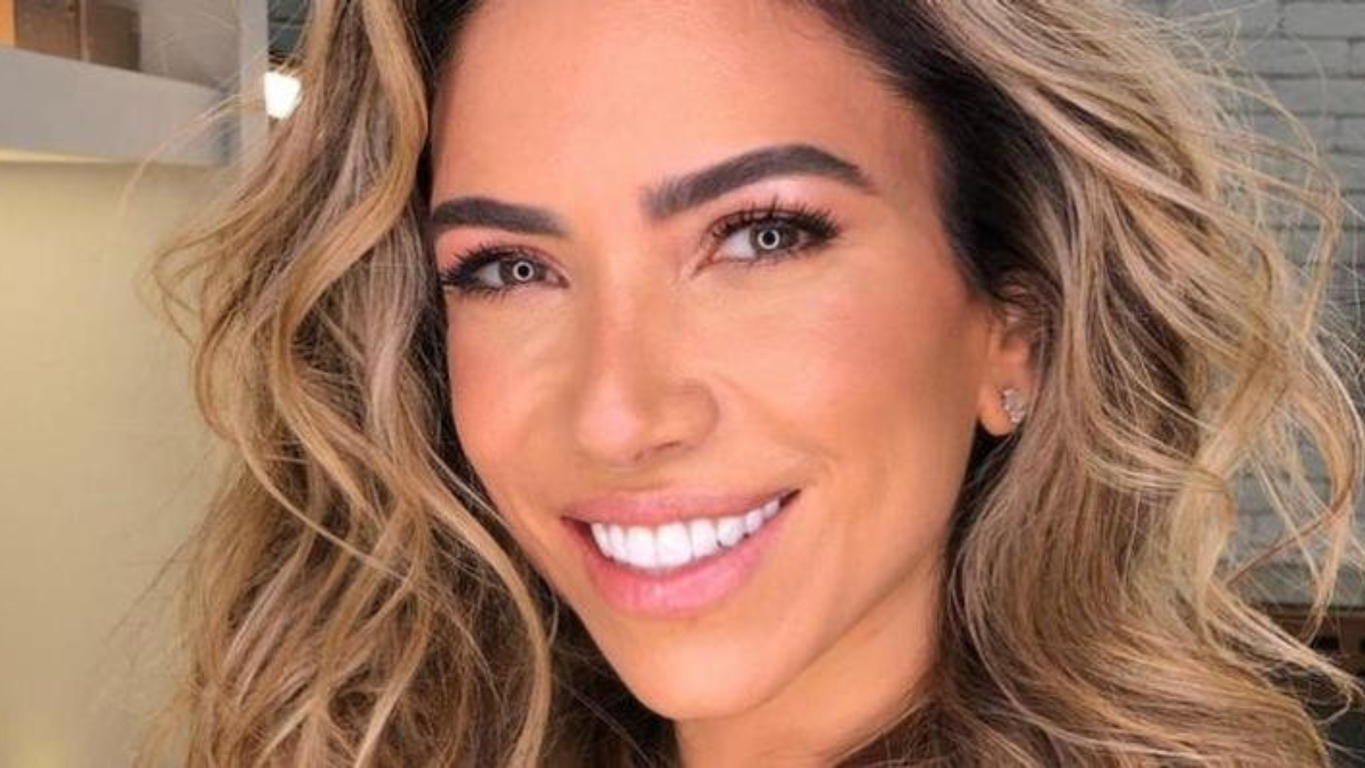 Patricia Abravanel compartilha foto rara com os três filhos durante férias