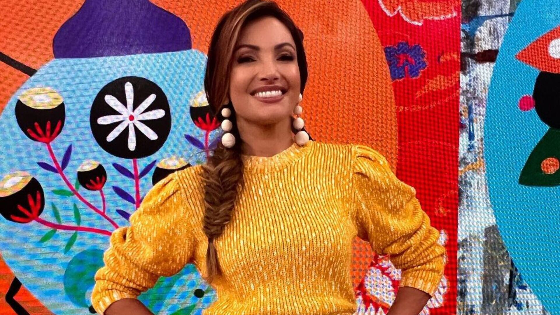 Patrícia Poeta mostra como usar look com estampa de bolinhas com estilo