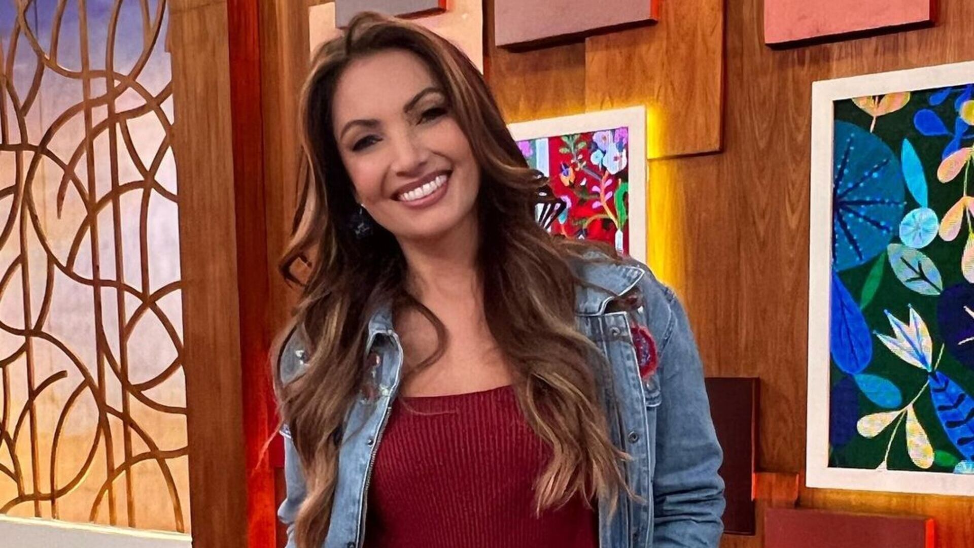 Patrícia Poeta aposta em look de tons terra e arrasa