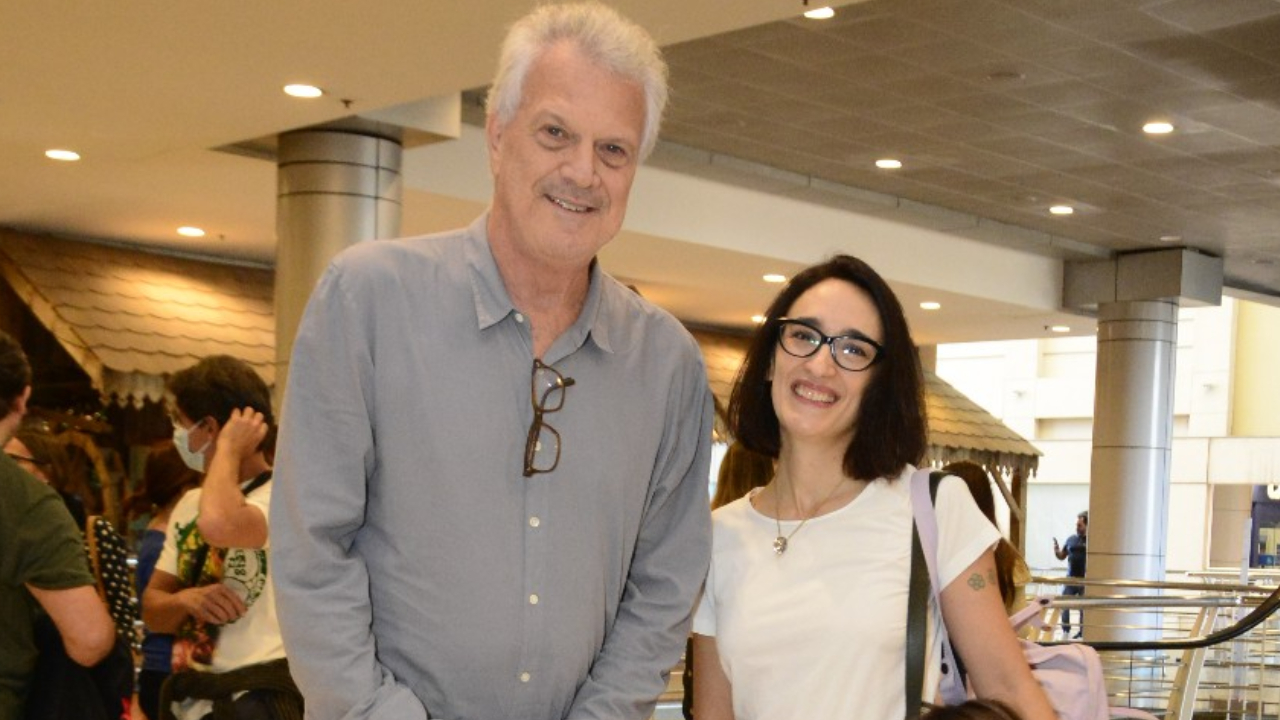Pedro Bial e a esposa levam as filhas para o cinema e tamanho das meninas surpreende