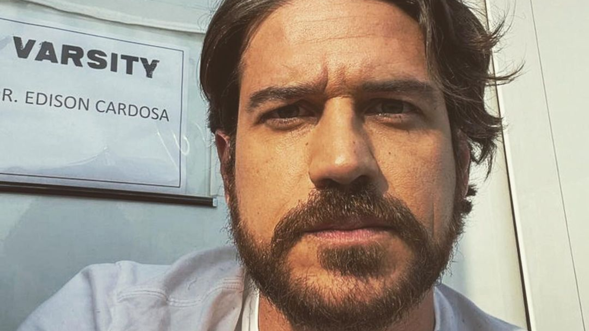 Marco Pigossi leva os fãs à loucura ao postar foto nos bastidores do spin-off de ‘The Boys’