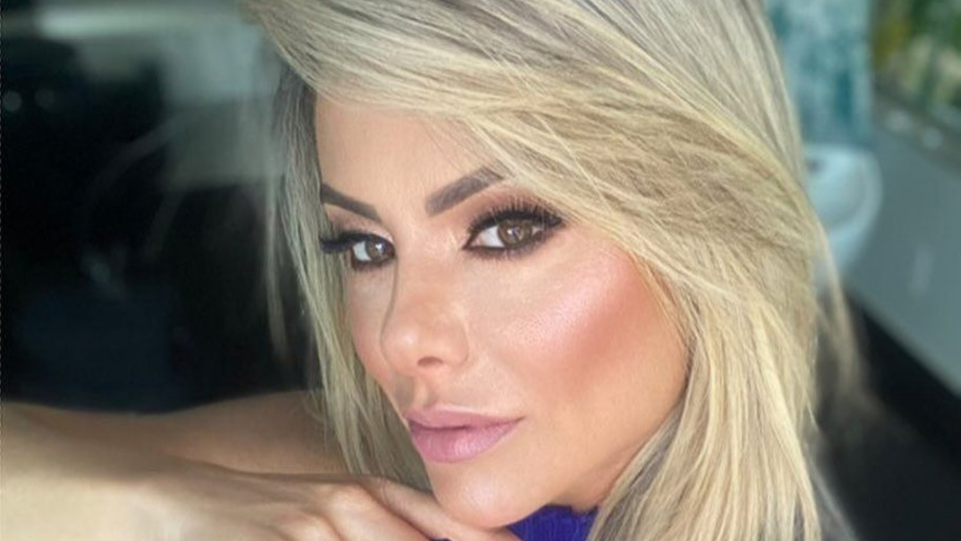 Poliana Rocha exibe barriga negativa ao usar um biquíni mínimo: ”Que gata!”
