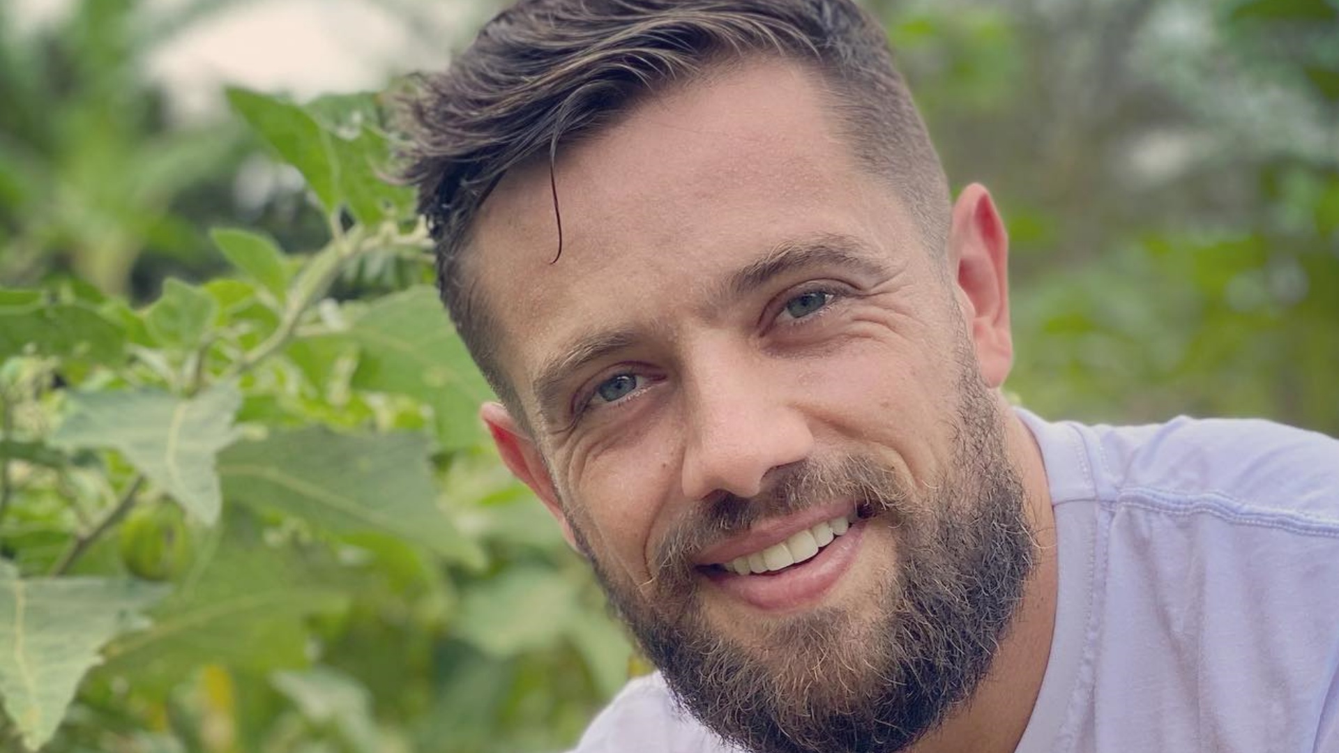 Rafael Cardoso exibe bumbum nas redes sociais: “Que onda”