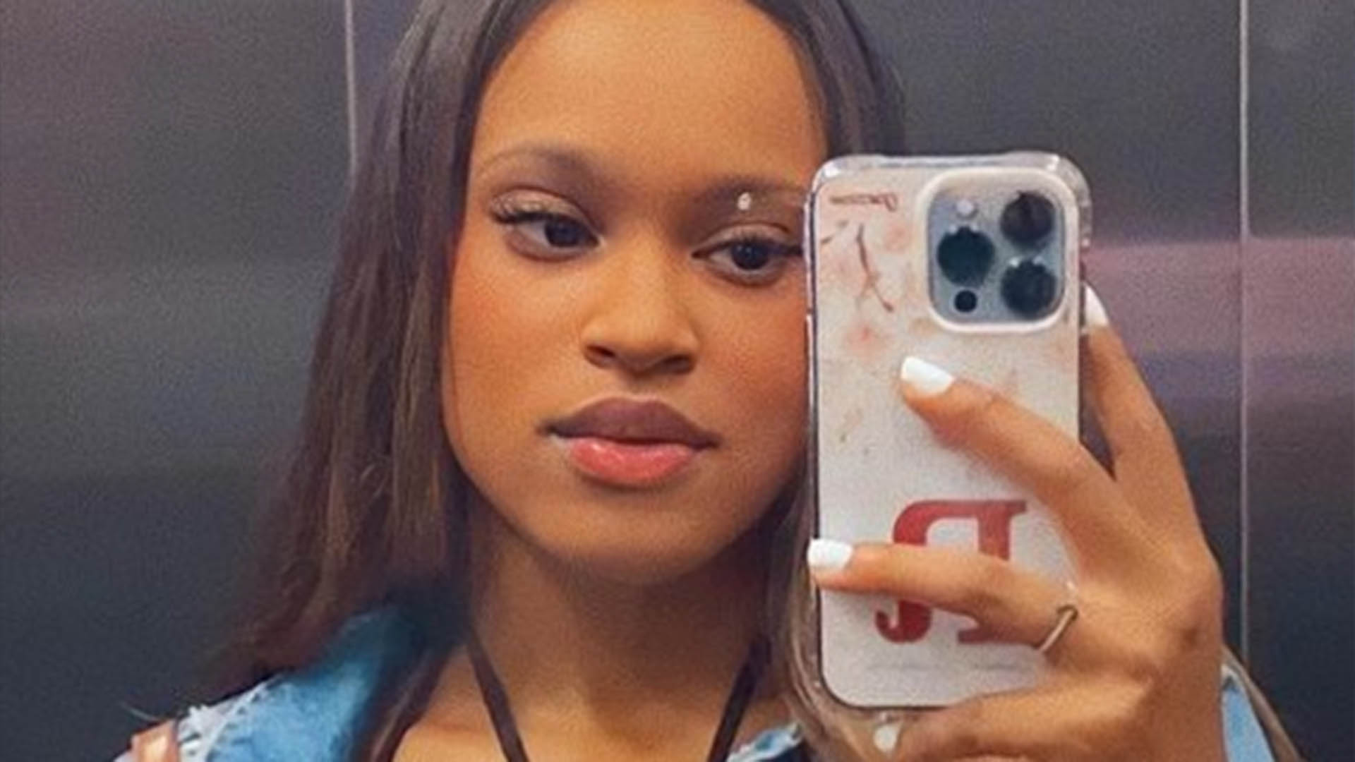 Ginasta Rebeca Andrade faz rara aparição com o namorado gato