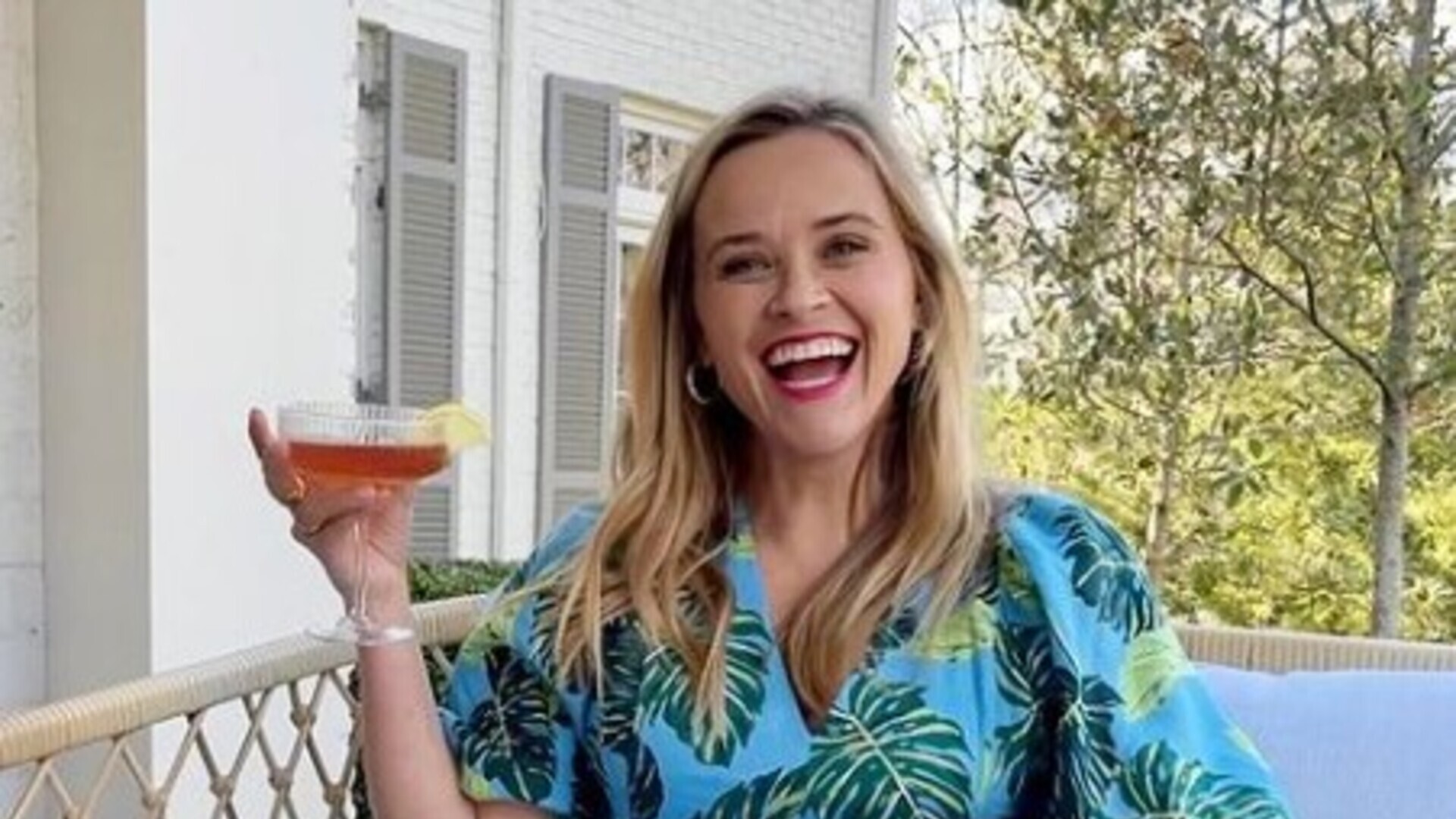 Reese Whiterspoon compartilha foto rara com a filha e semelhança surpreende os seguidores da atriz
