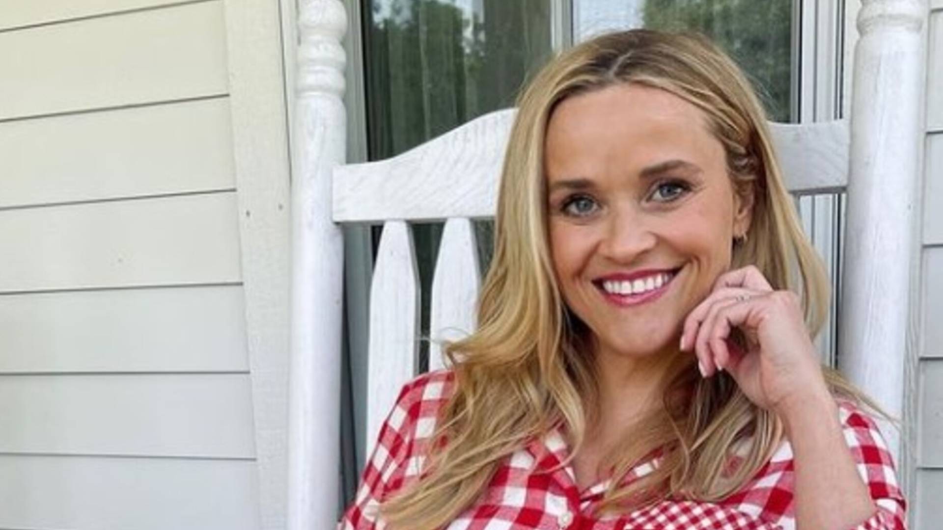 Reese Witherspoon celebra 21 anos da estreia do filme Legalmente Loira