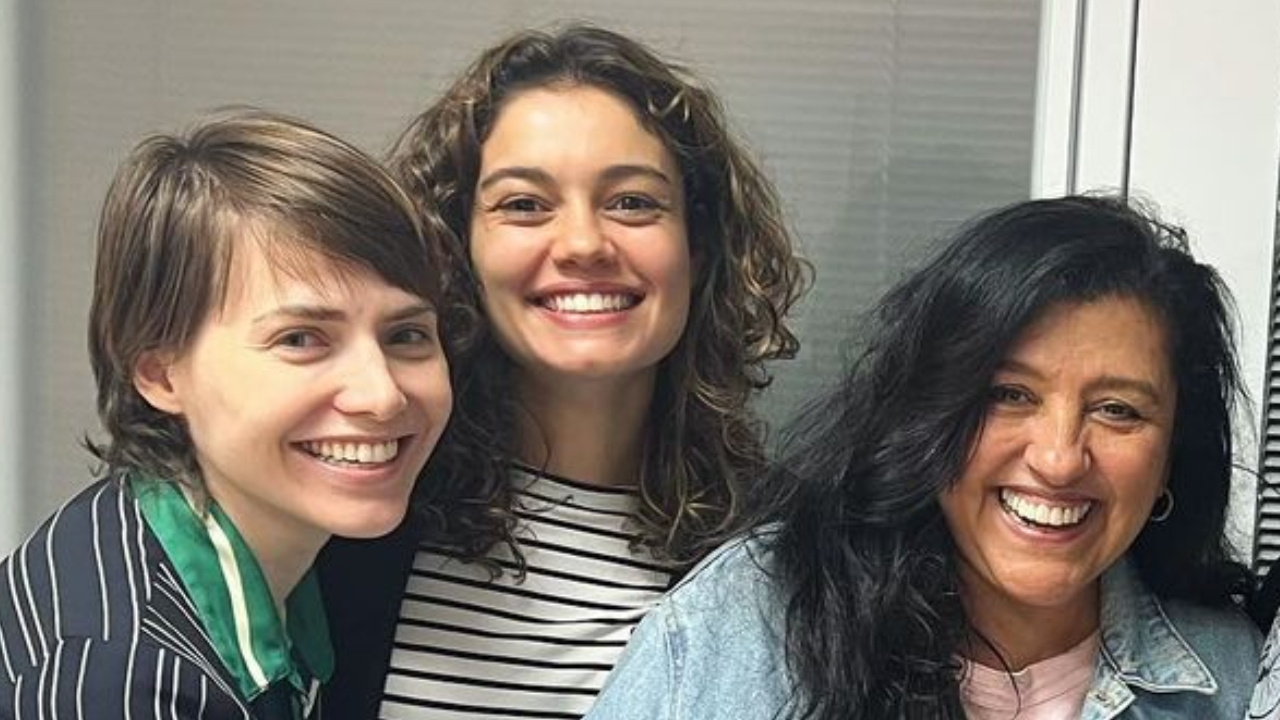 Regina Casé publica foto de Sophie Charlotte e Leticia Colin: ”Minhas filhinhas”