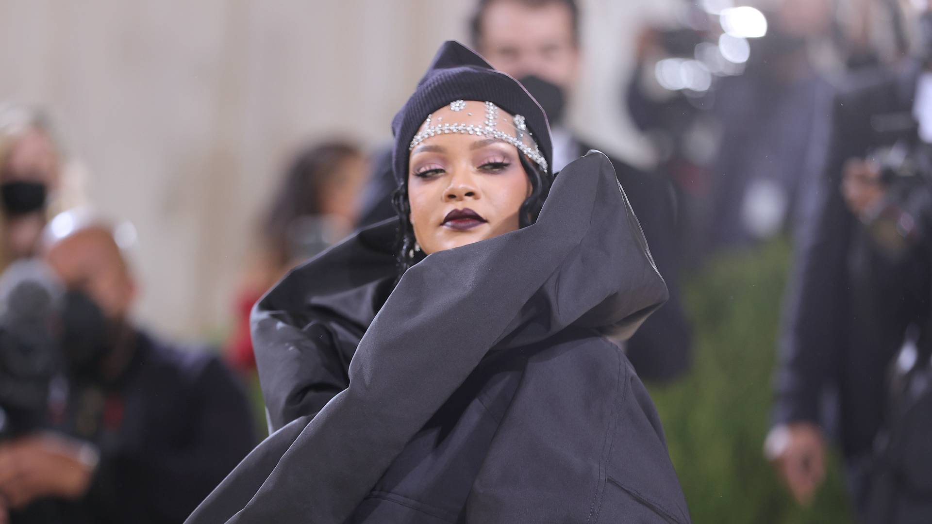 Rihanna é nomeada bilionária mais jovem com patrimônio de mais de 7 bilhões de reais