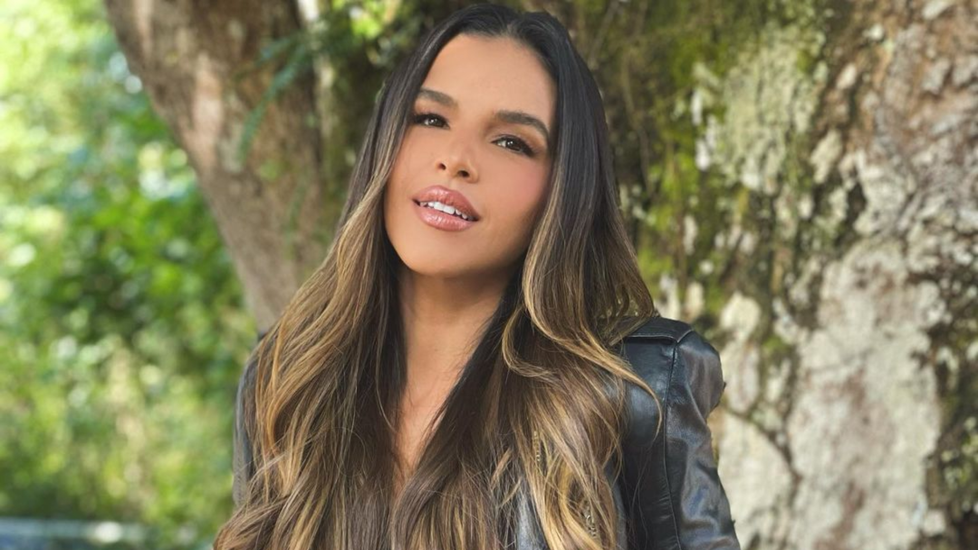 No dia da estreia da ‘Ilha Record’, Mariana Rios posta fotos de bastidores